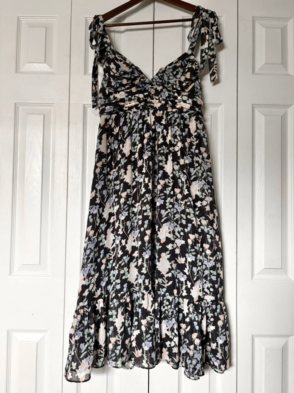 NWT Lulus Lush Loveliness Black Floral Tie-Strap Midi Dress Size Medium